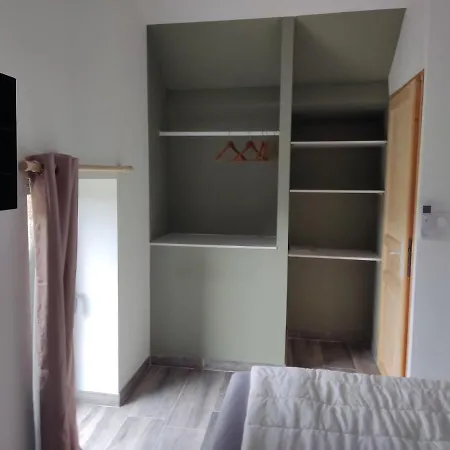 Les De Louise Holiday home